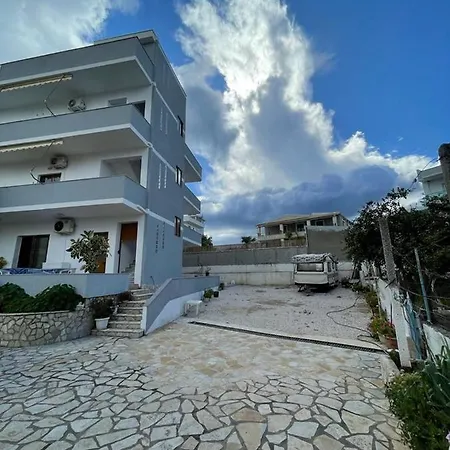Hola Guest house 3*