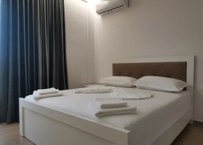 Hola 3* Ksamil